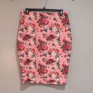 ✨HOST PICK!✨ Floral Textured Pencil Skirt